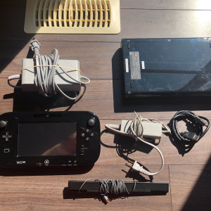 Nintendo Wii U Set: Console, GamePad and Cords. Tested, works great!