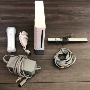 Nintendo Wii Console System White RVL-001 GameCube Compatible