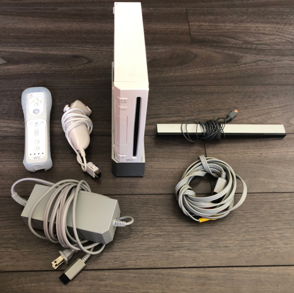 Nintendo Wii Console System White RVL-001 GameCube Compatible